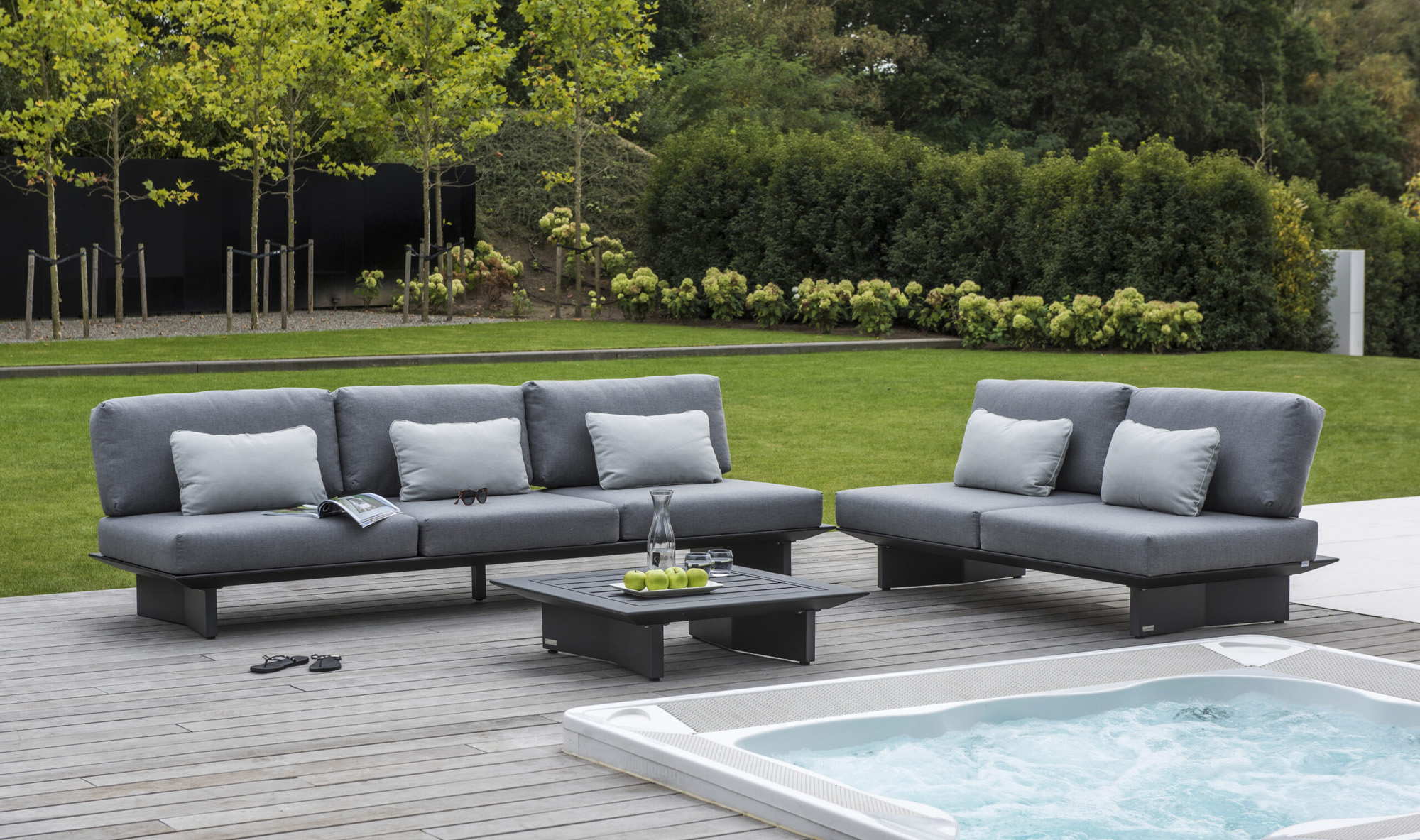 Lounge set tuin nodig? Kijk eens bij Tuinmeubelen Van Den Heuvel…